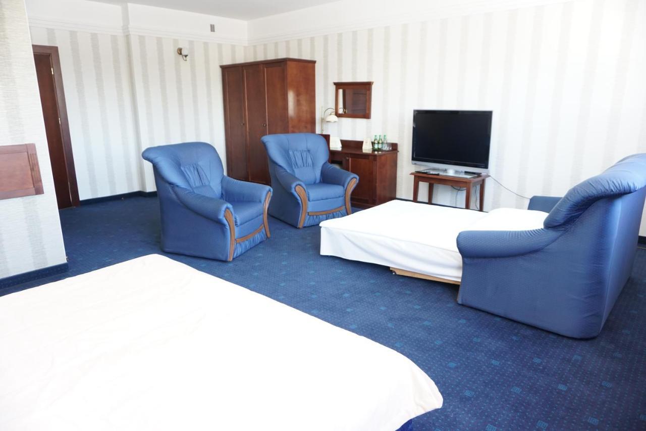 Hotel Mistral Marki  Extérieur photo