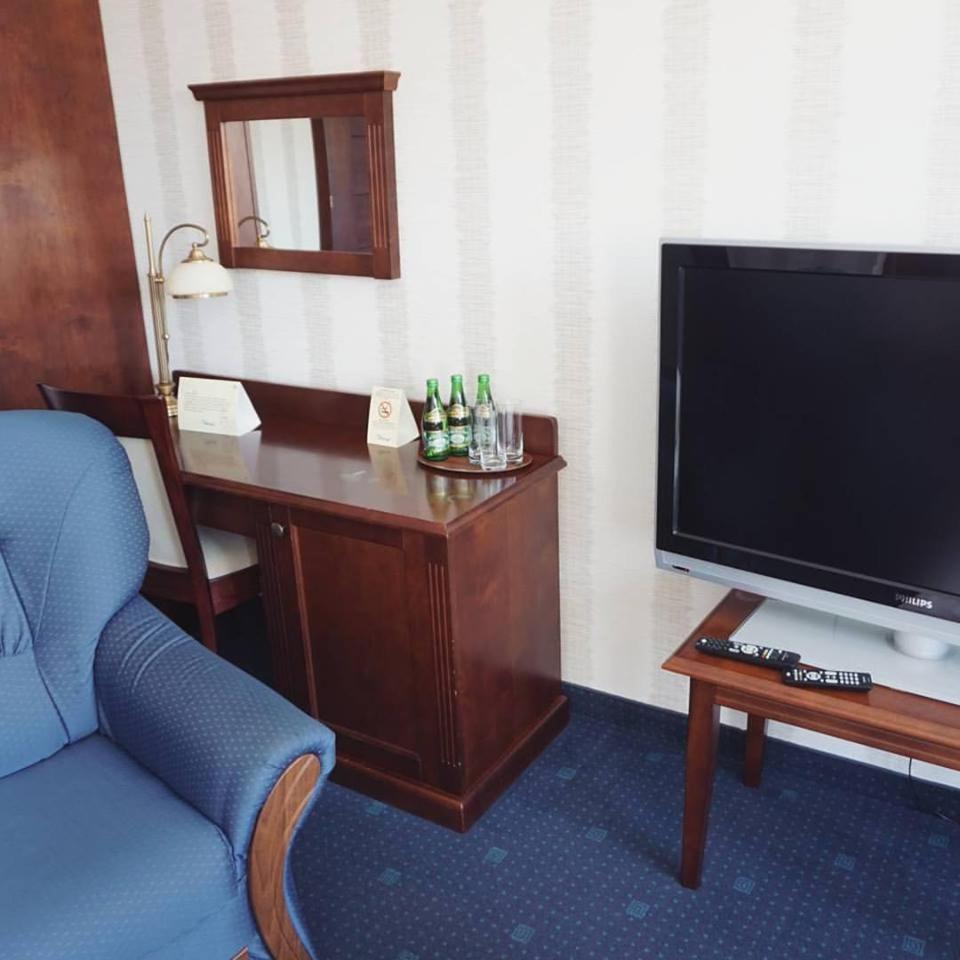 Hotel Mistral Marki  Extérieur photo