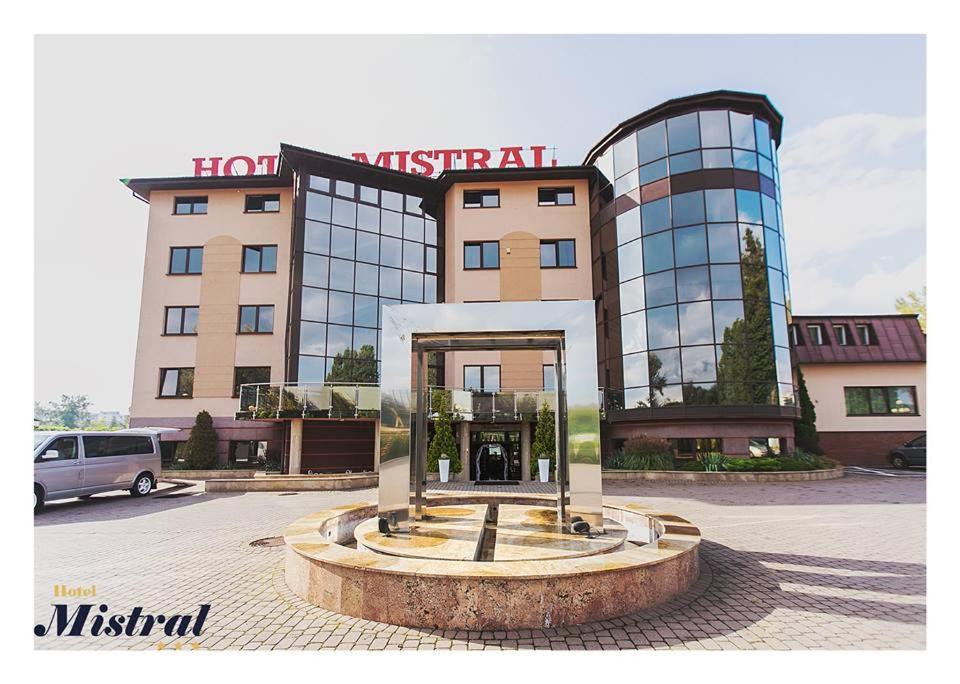 Hotel Mistral Marki  Extérieur photo