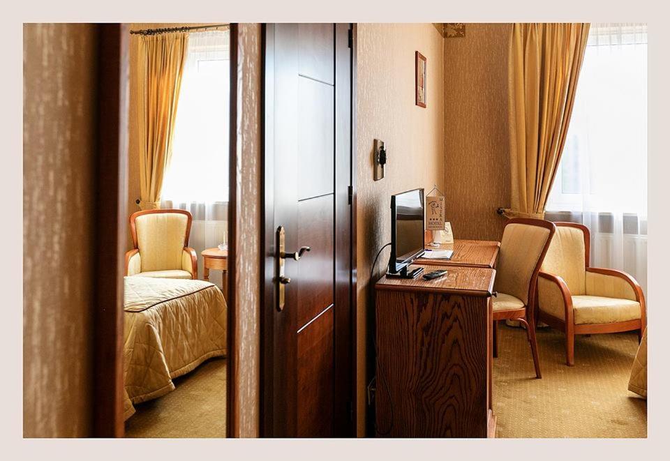 Hotel Mistral Marki  Extérieur photo