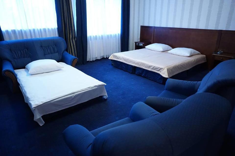 Hotel Mistral Marki  Extérieur photo