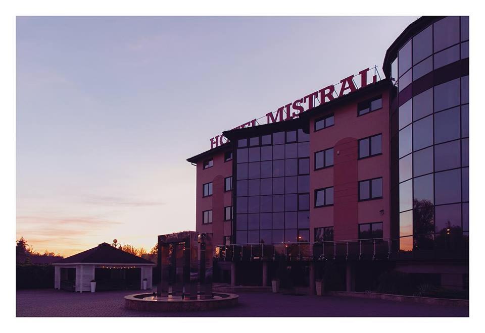 Hotel Mistral Marki  Extérieur photo