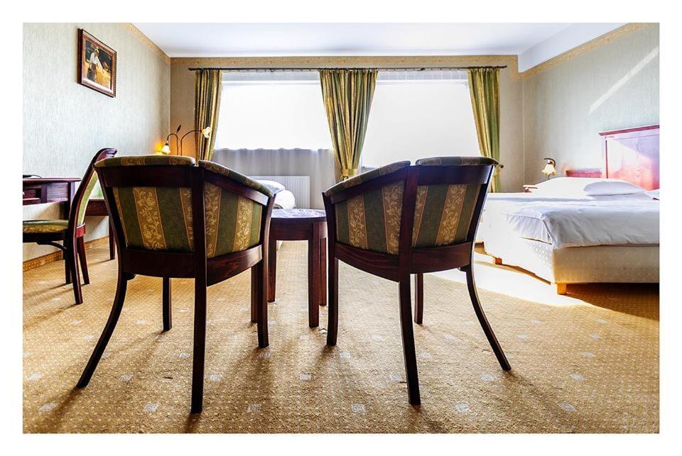 Hotel Mistral Marki  Extérieur photo