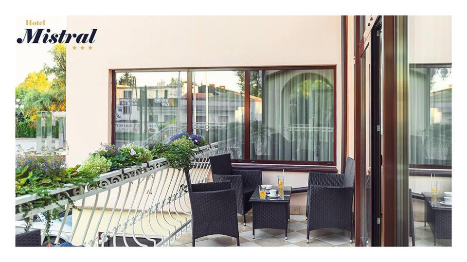 Hotel Mistral Marki  Extérieur photo