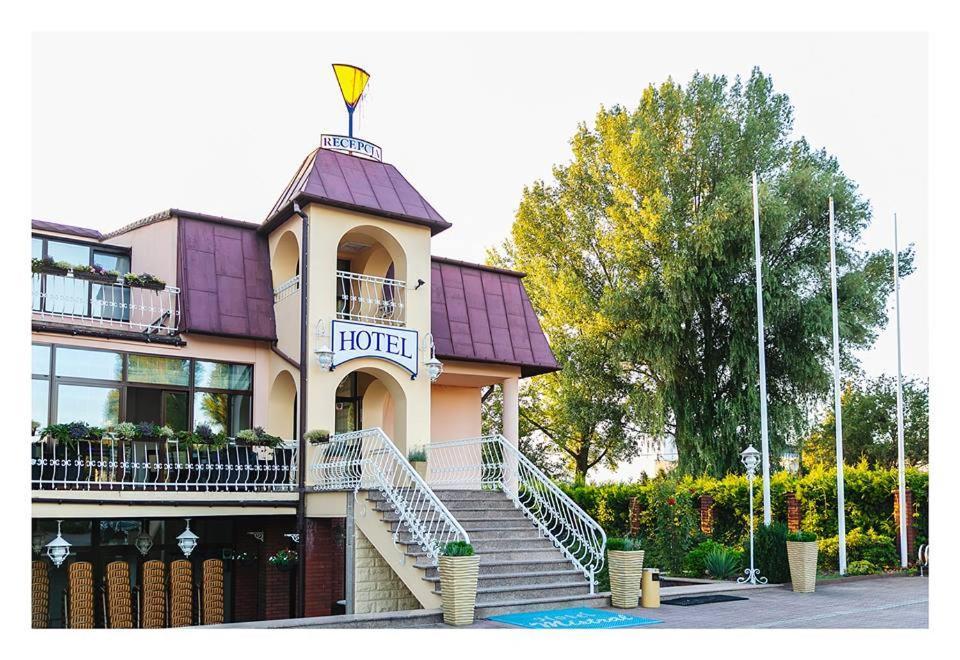 Hotel Mistral Marki  Extérieur photo