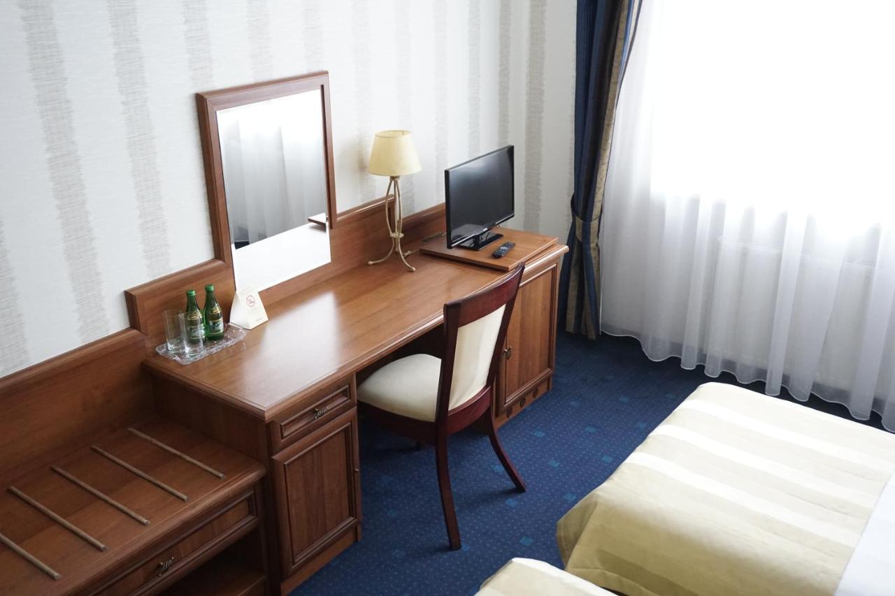 Hotel Mistral Marki  Extérieur photo